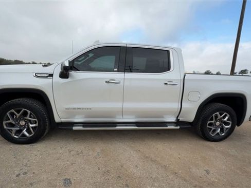 Certified 2025 GMC Sierra 1500 SLT image 5