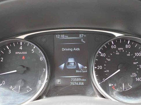 Used 2016 Nissan Rogue SV w/ SV Premium Package FWD image 16