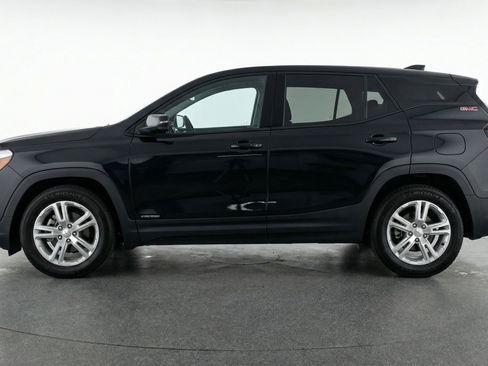 Used 2024 GMC Terrain SLE image 5
