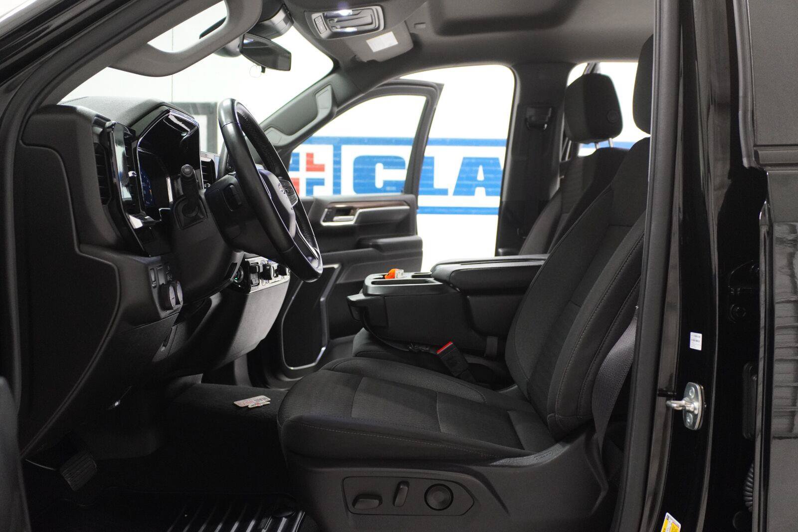 Used 2025 Chevrolet Silverado 1500 LT RWD image 6