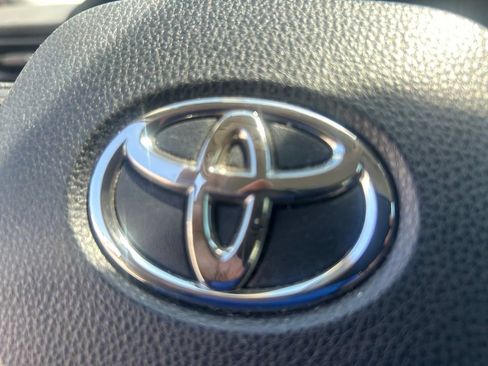 Used 2019 Toyota RAV4 LE FWD image 29
