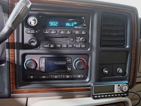 Used 2003 Cadillac Escalade EXT image 18