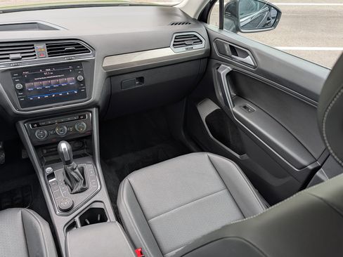 Used 2021 Volkswagen Tiguan SEL w/ 3-Row Tiguan MDO Package AWD/4WD image 11