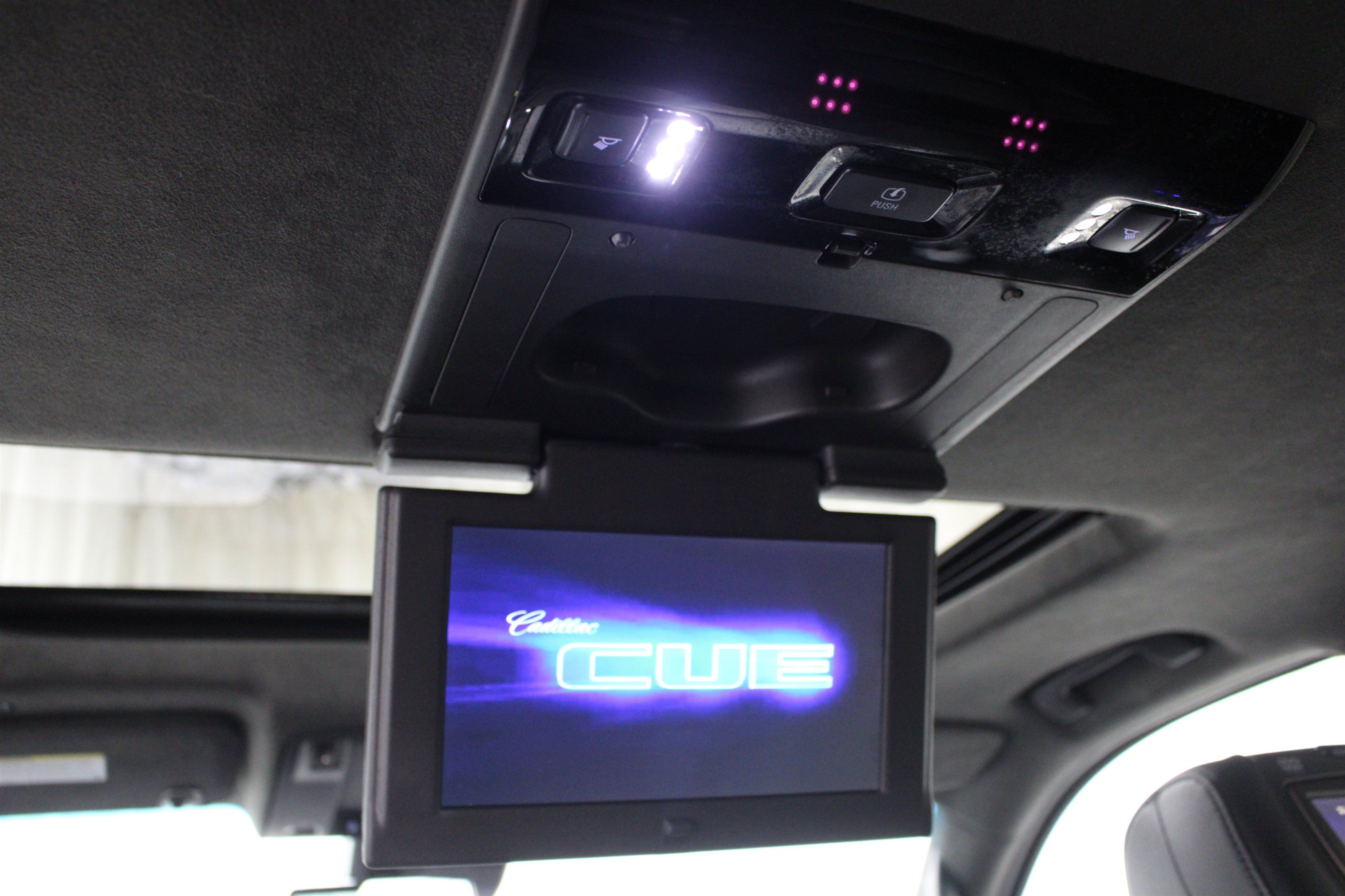 Used 2018 Cadillac Escalade Platinum AWD/4WD image 23