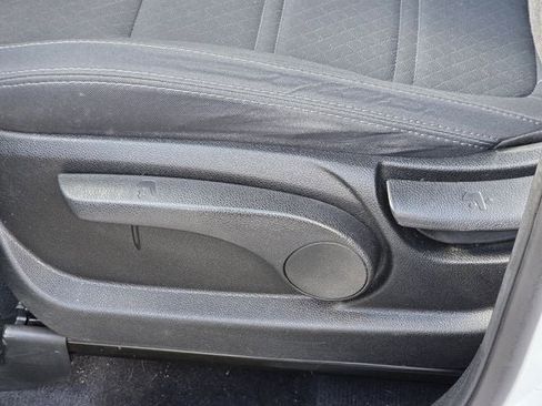 Used 2020 Kia Sorento LX FWD image 17