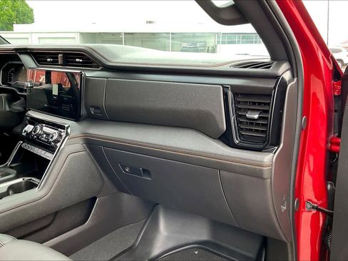 Used 2024 GMC Sierra 1500 AT4 w/ Technology Package AWD/4WD image 19