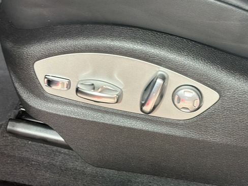 Used 2025 Porsche Macan image 25