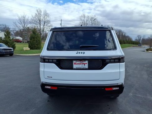 New 2026 Jeep Grand Wagoneer Summit AWD/4WD image 4