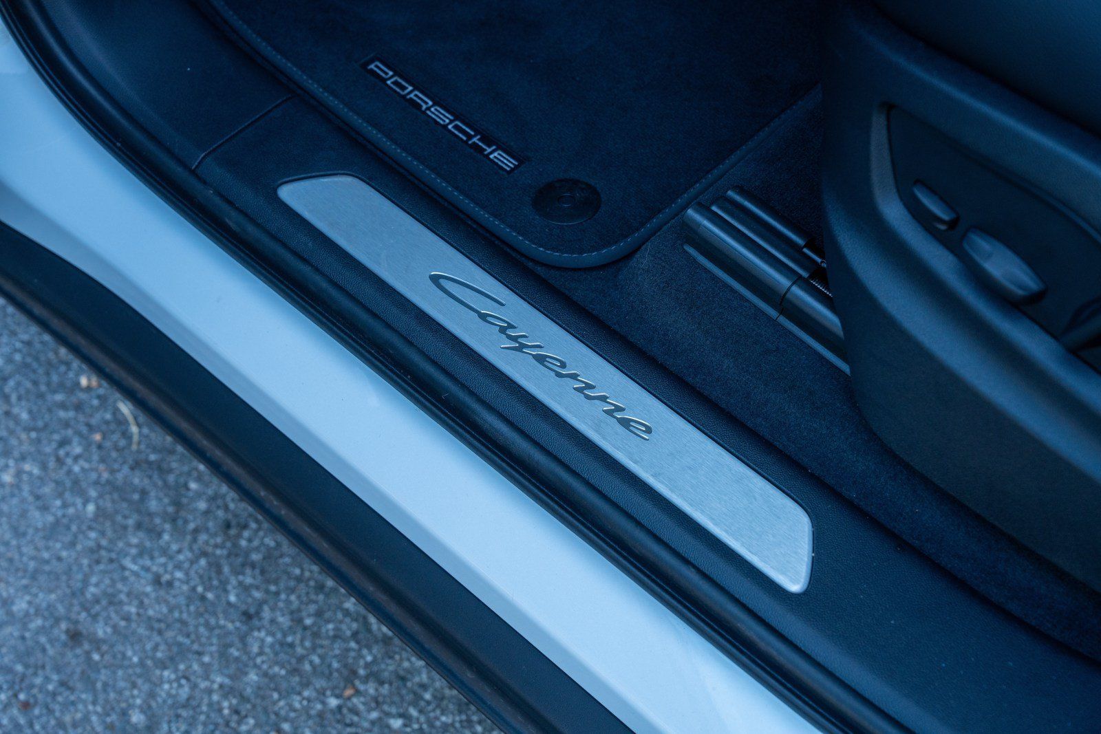 Certified 2026 Porsche Cayenne E-Hybrid AWD/4WD image 23