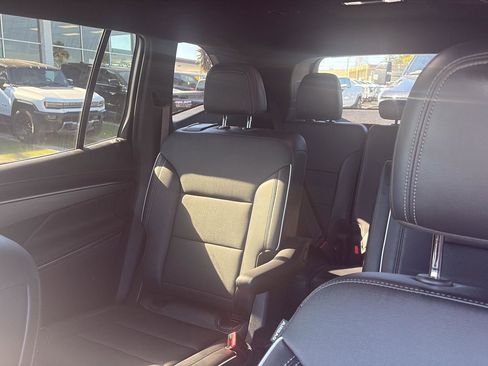 Used 2025 Buick Enclave Preferred image 24