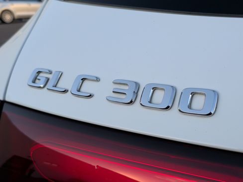 Used 2024 Mercedes-Benz GLC 300 image 11