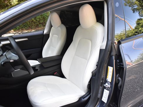 Used 2022 Tesla Model 3 Standard Range image 21