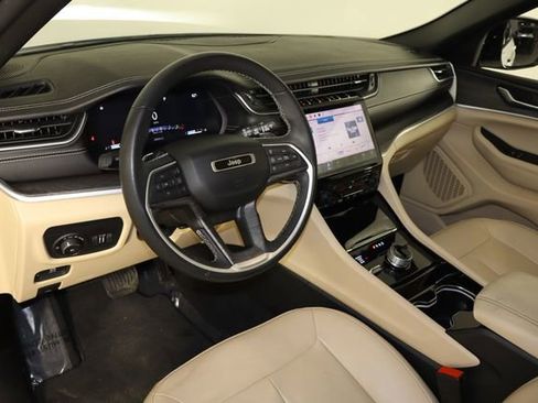 Used 2023 Jeep Grand Cherokee Limited AWD/4WD image 23
