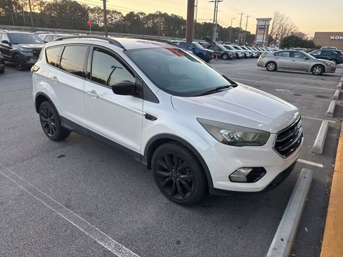 Used 2018 Ford Escape SE w/ SE Sport Appearance Package image 8