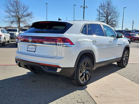 New 2026 Volkswagen Atlas Cross Sport SE image 4