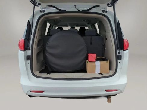 Used 2023 Chrysler Voyager LX FWD image 23