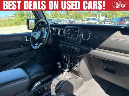 Used 2018 Jeep Wrangler Unlimited Sahara AWD/4WD image 28