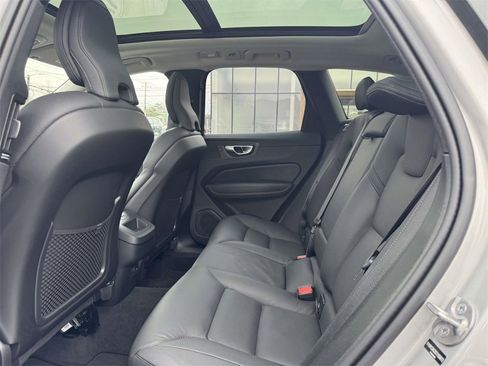 Certified 2025 Volvo XC60 B5 Plus image 9