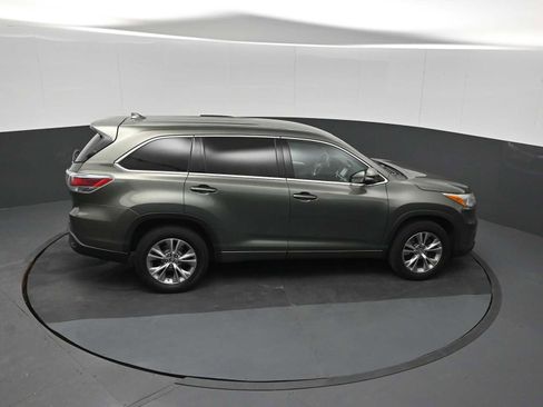 Used 2016 Toyota Highlander Plus FWD image 17
