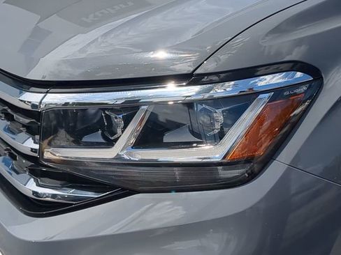 Certified 2023 Volkswagen Atlas Cross Sport SE w/ Panoramic Sunroof Package FWD image 7