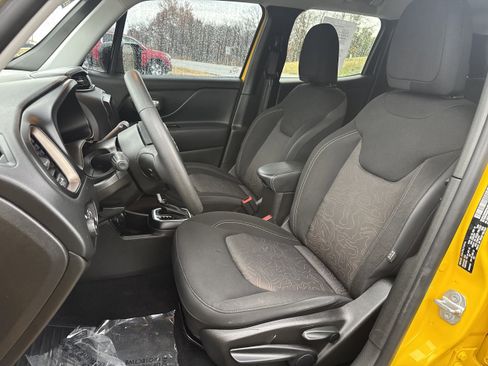 Used 2023 Jeep Renegade Latitude image 4