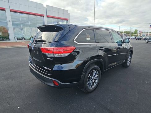 Used 2017 Toyota Highlander XLE AWD/4WD image 3