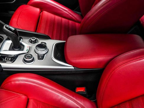 Used 2023 Alfa Romeo Giulia Veloce image 17