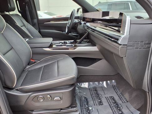 Certified 2025 Cadillac Escalade Premium Luxury image 9