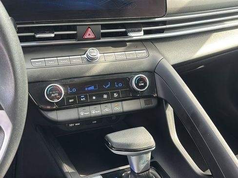 Used 2024 Hyundai Elantra SEL image 21
