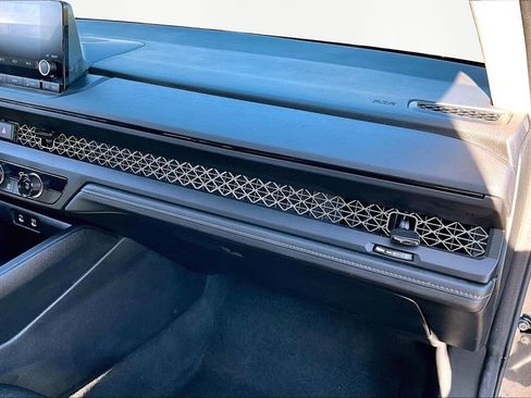 Used 2025 Honda Accord LX image 19