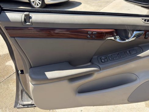 Used 2003 Cadillac De Ville w/ Comfort & Convenience Package image 18