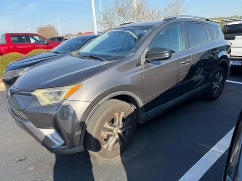 Used 2017 Toyota RAV4 LE FWD image 1