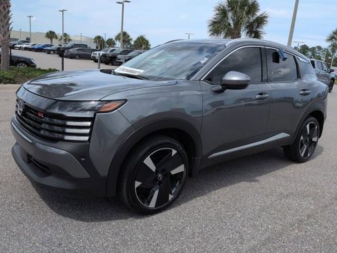 Used 2025 Nissan Kicks SR FWD image 9