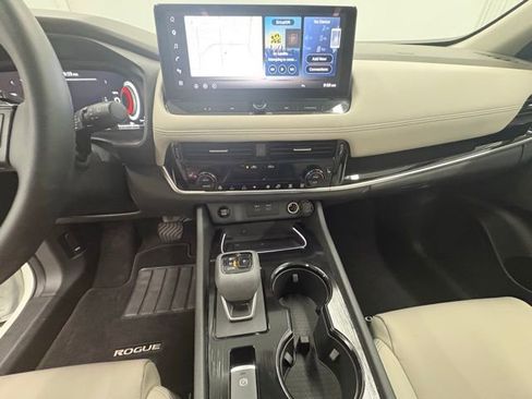 Used 2025 Nissan Rogue SL w/ Tech Package image 22