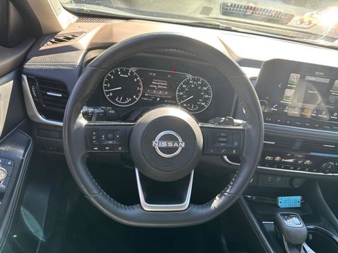 Used 2022 Nissan Rogue SL w/ SL Premium Package image 18