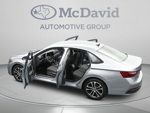Used 2025 Volkswagen Jetta Sport FWD image 43