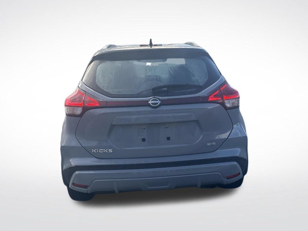 Used 2023 Nissan Kicks SR w/ SR Premium Package FWD image 6