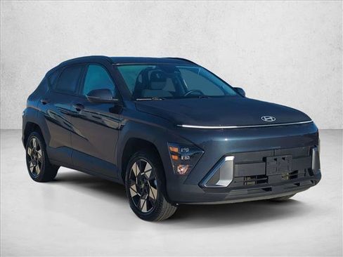 Used 2025 Hyundai Kona SEL AWD/4WD image 3