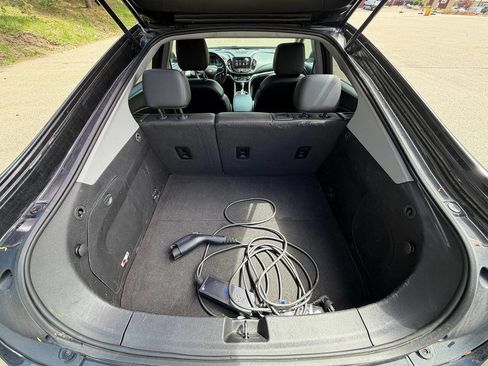 Used 2017 Chevrolet Volt Premier w/ Driver Confidence II Package FWD image 5