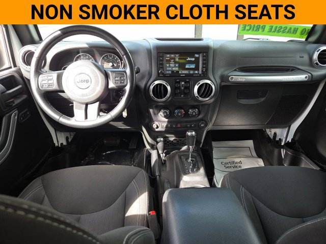 Used 2015 Jeep Wrangler Unlimited Sahara w/ Connectivity Group AWD/4WD image 2