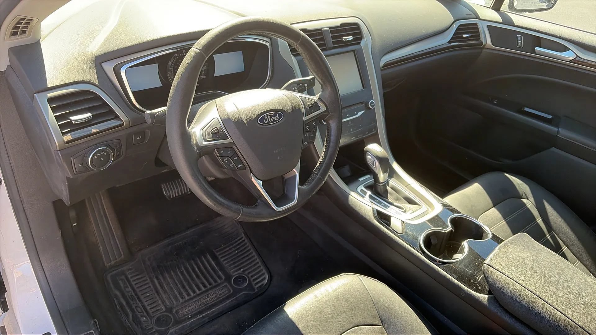 Used 2015 Ford Fusion SE w/ Equipment Group 202A FWD image 10