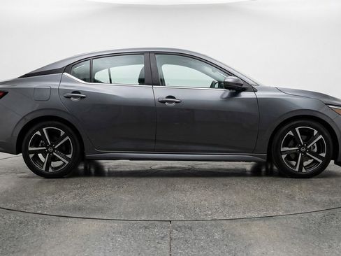 Used 2025 Nissan Sentra SV FWD image 11
