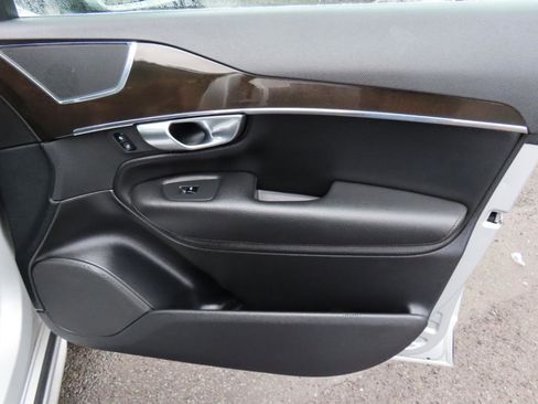 Used 2018 Volvo XC90 T6 Momentum w/ Convenience Package image 22