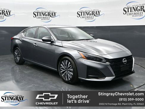Used 2025 Nissan Altima 2.5 SV FWD image 1