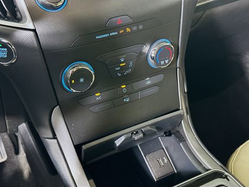 Used 2019 Ford Edge SE w/ SE Fleet Driver's Package image 23