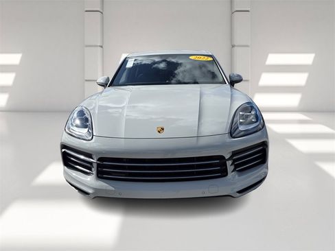 Used 2022 Porsche Cayenne image 2