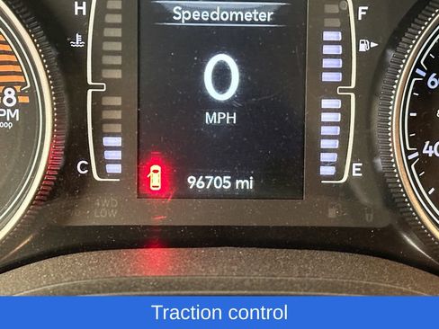 Used 2019 Jeep Cherokee Latitude w/ Cold Weather Group AWD/4WD image 3