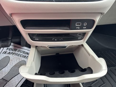 Used 2020 Chrysler Pacifica Touring-L Plus image 18