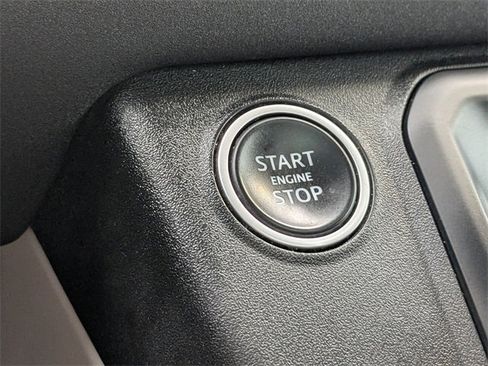 Used 2021 Land Rover Defender 110 SE image 25