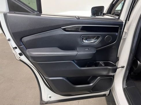 Used 2025 Honda Pilot Touring image 19